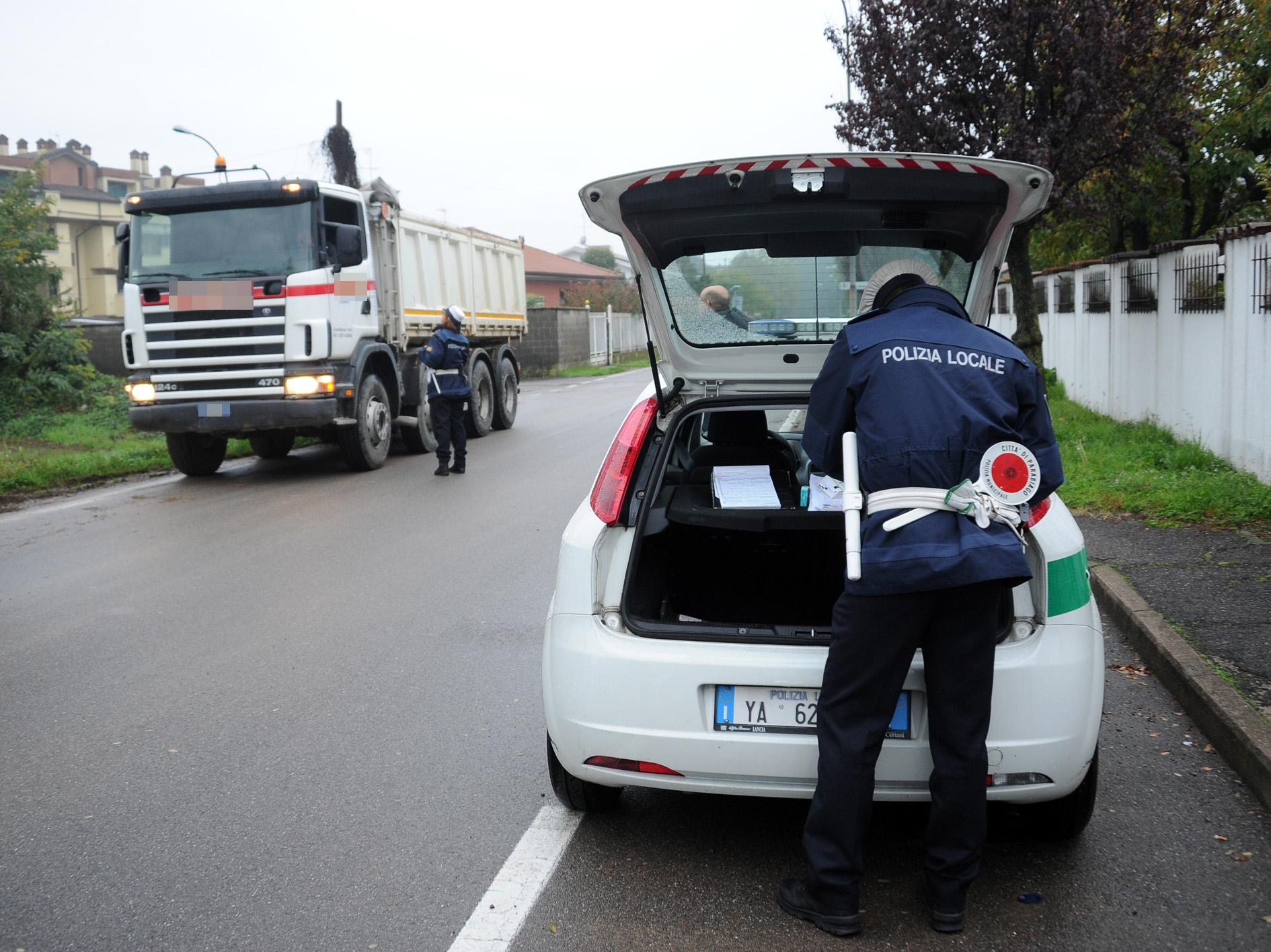 Guida Con Patente Sospesa E Nasconde In Auto Grammi Di Droga Un