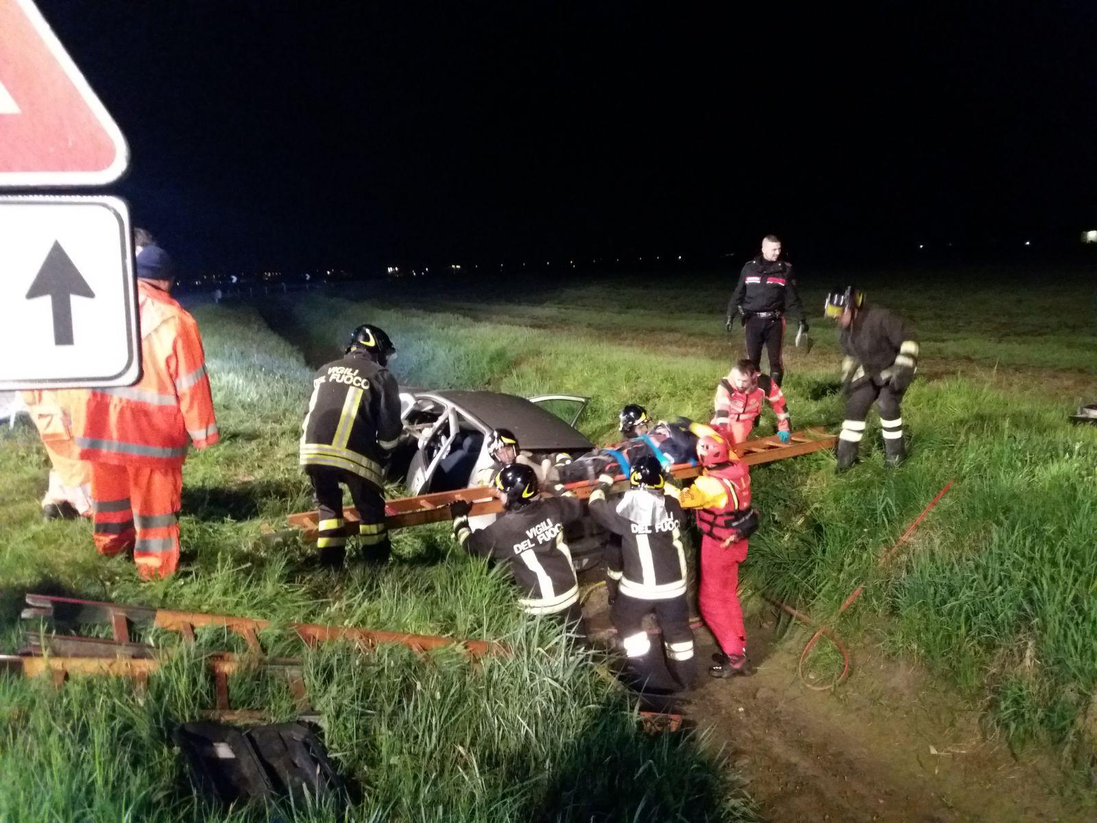 Terranova Dei Passerini Sbanda E Finisce Nel Fossato Grave Un Enne