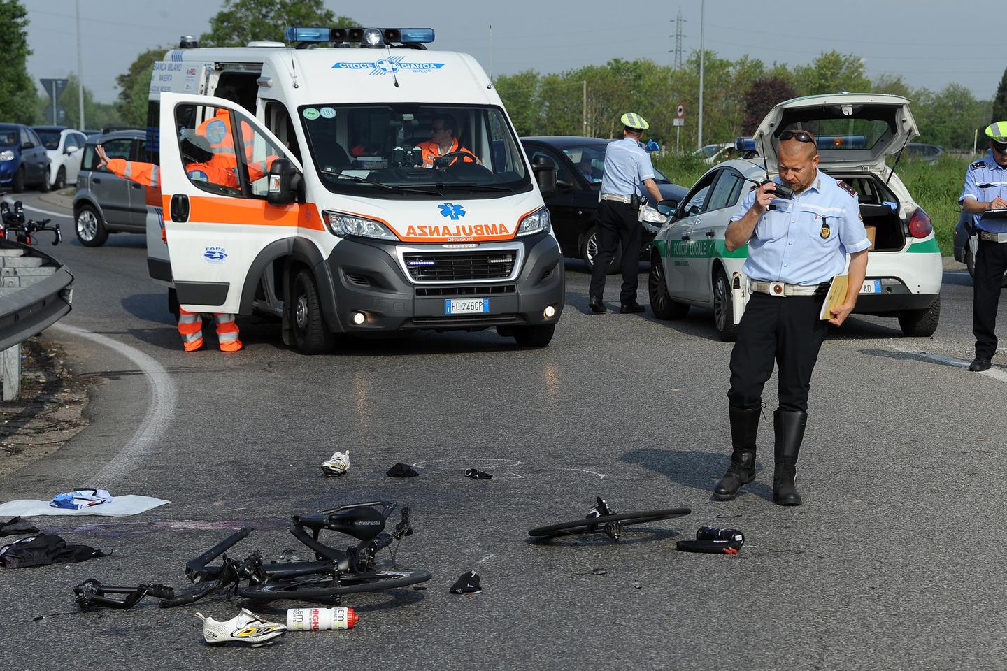 Magenta grave ciclista investito da autocisterna Quella rotonda è