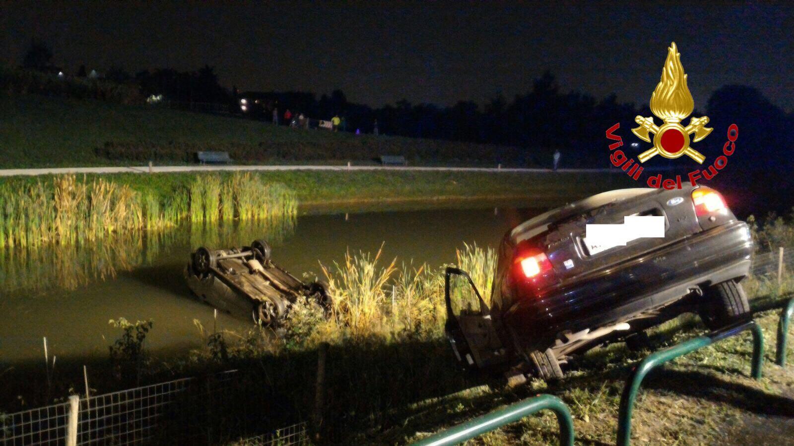 Bruzzano Incidente Tra Due Auto Una Finisce Nel Laghetto Foto