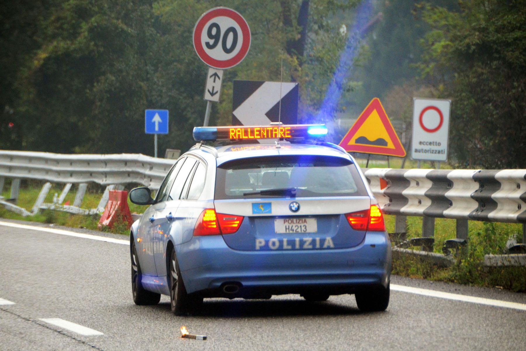 Camion Si Ribalta E Perde Carico Chiusa A Code E Traffico In Tilt In