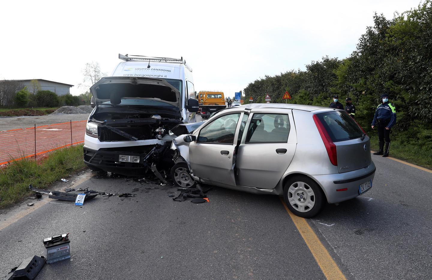 Travagliato Scontro Frontale Tra Auto E Furgone Un Morto E Due Feriti