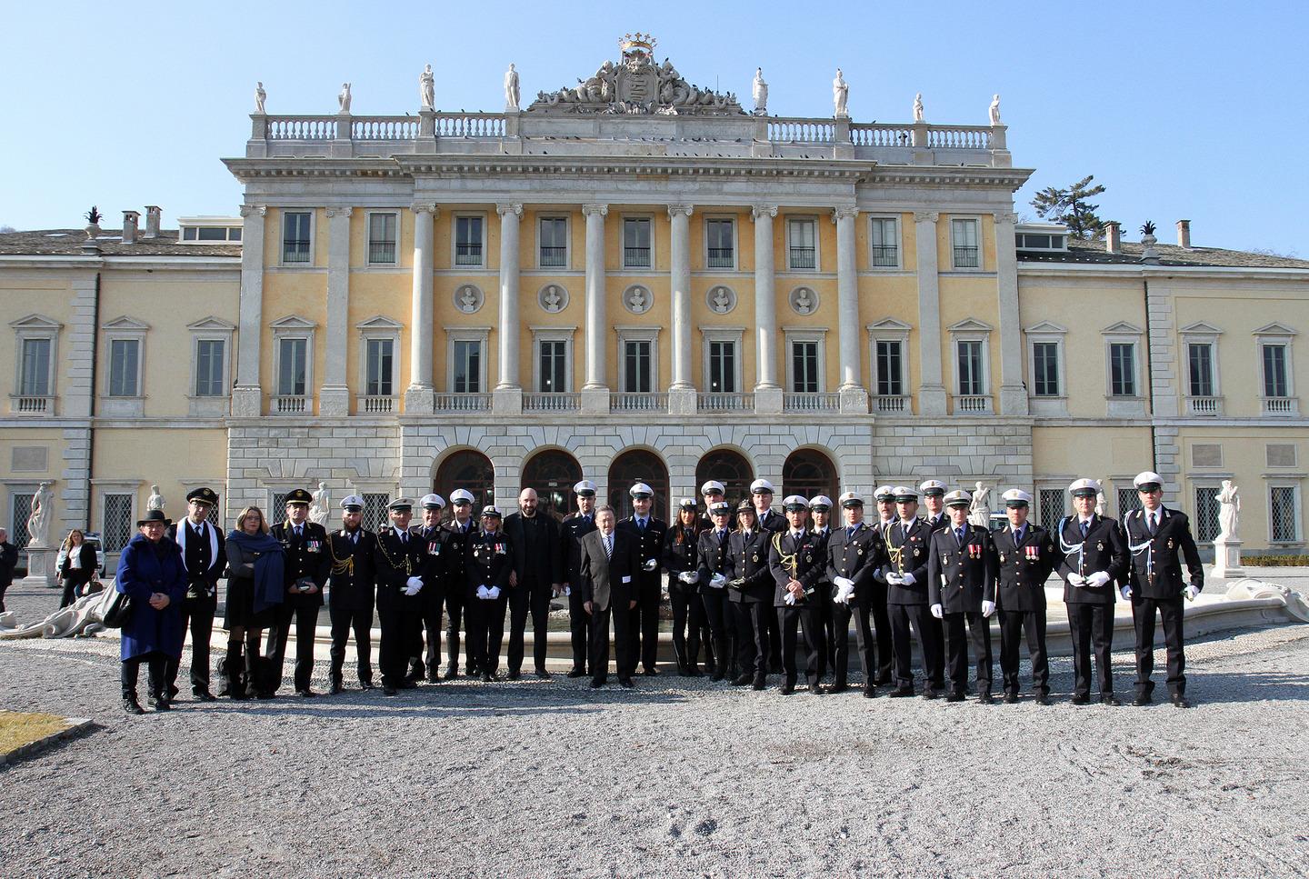 Polizia Locale Consegnate Onorificenze A 28 Agenti Cerimonia Sul Lago