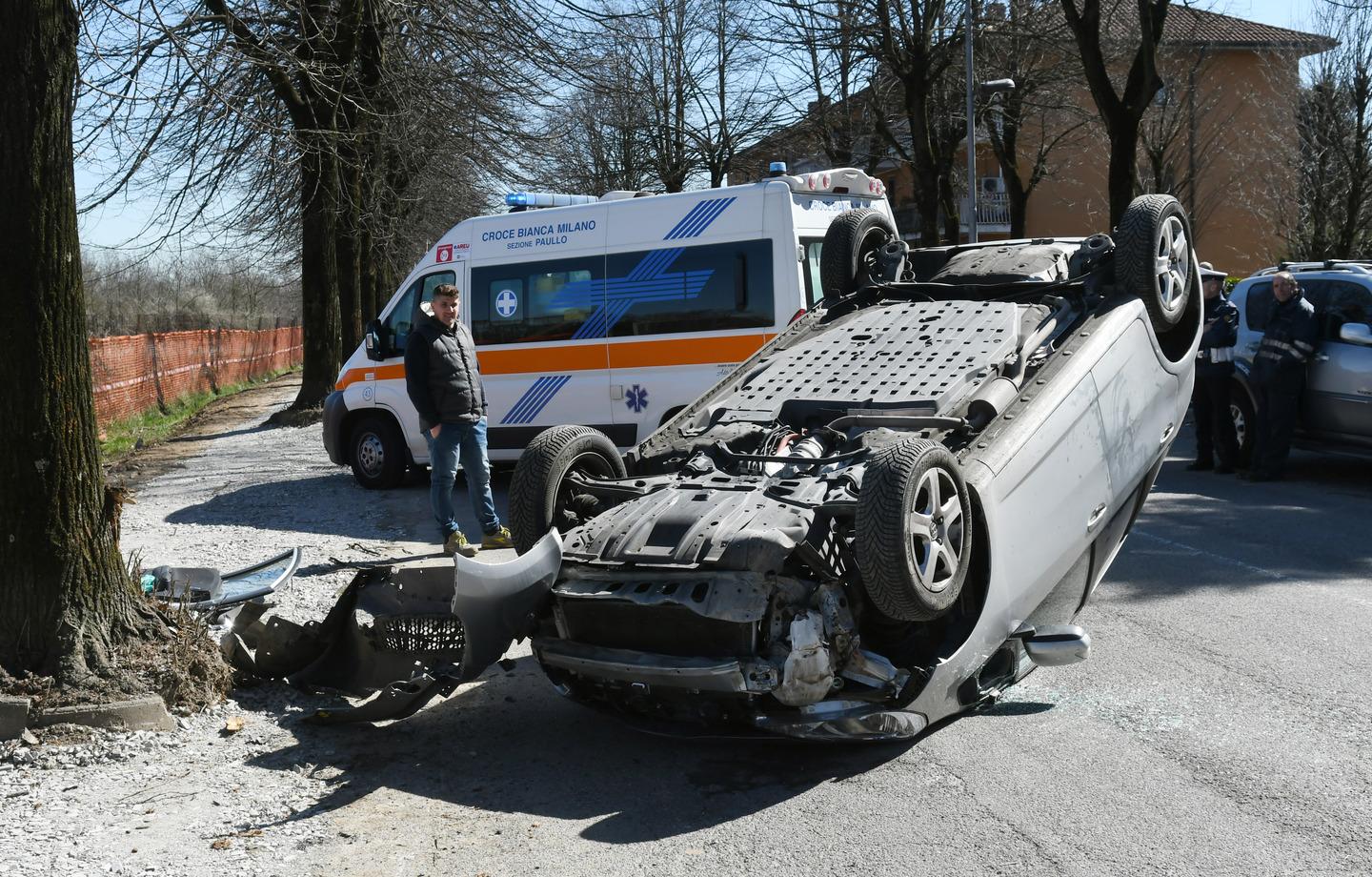 Grave Incidente A Paullo Enne Si Ribalta Con L Auto