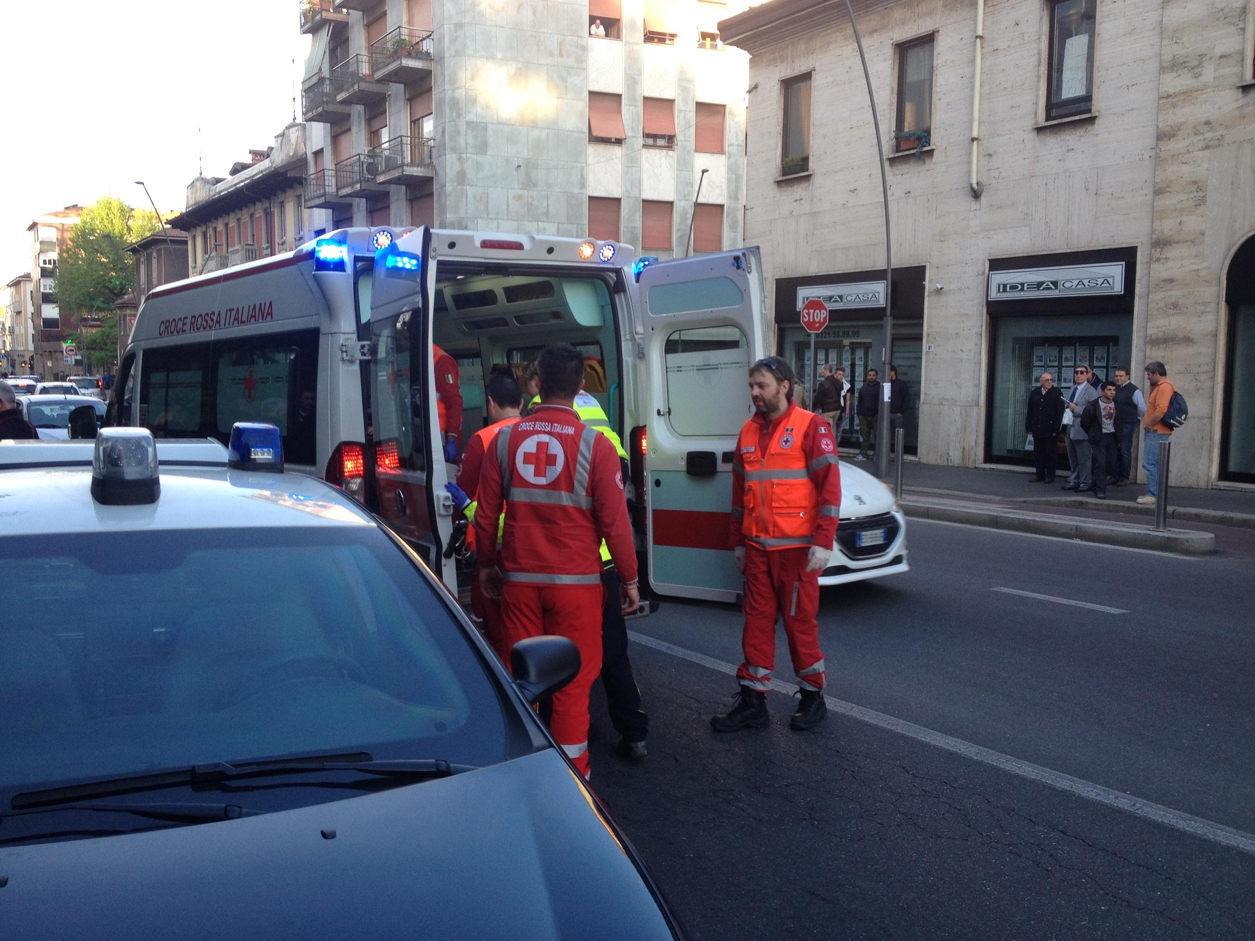 Legnano Aggressione In Corso Italia Uomo Minacciato Con Un Martello