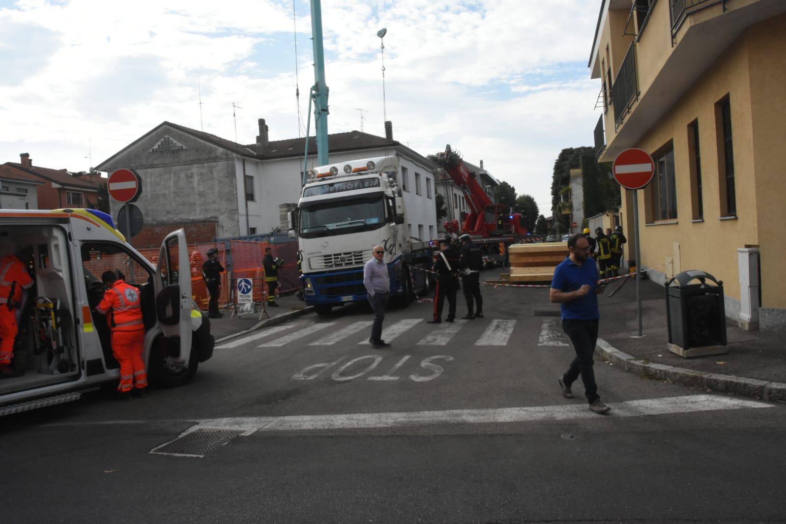 Incidente Sul Lavoro A Bovisio Autista Muore Schiacciato Da Catasta Di