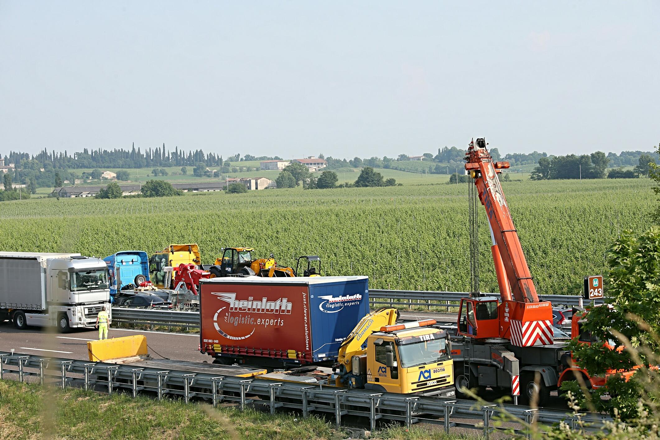 Sirmione Incidente Tra Tir Muore Autotrasportatore Di Anni Foto