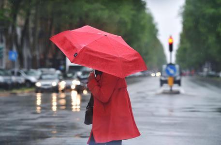 Meteo Lombardia Scherzetto Del Ciclone Pulcinella Ombrelli Aperti