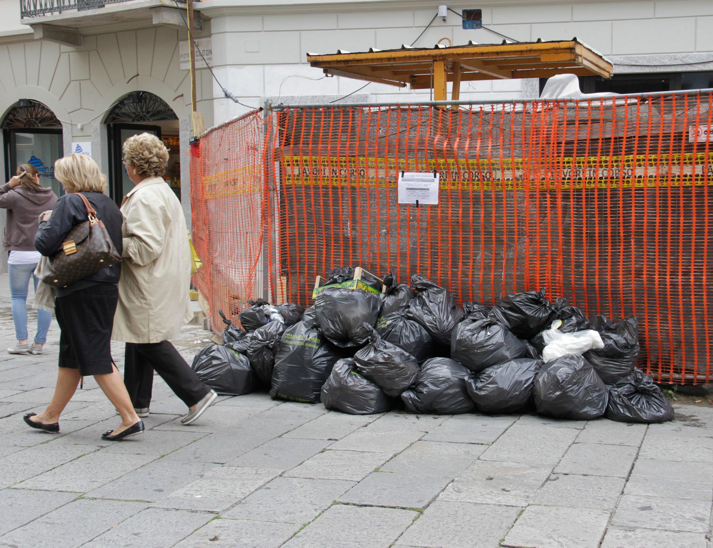 Troppi Rifiuti In Centro Turisti In Fuga