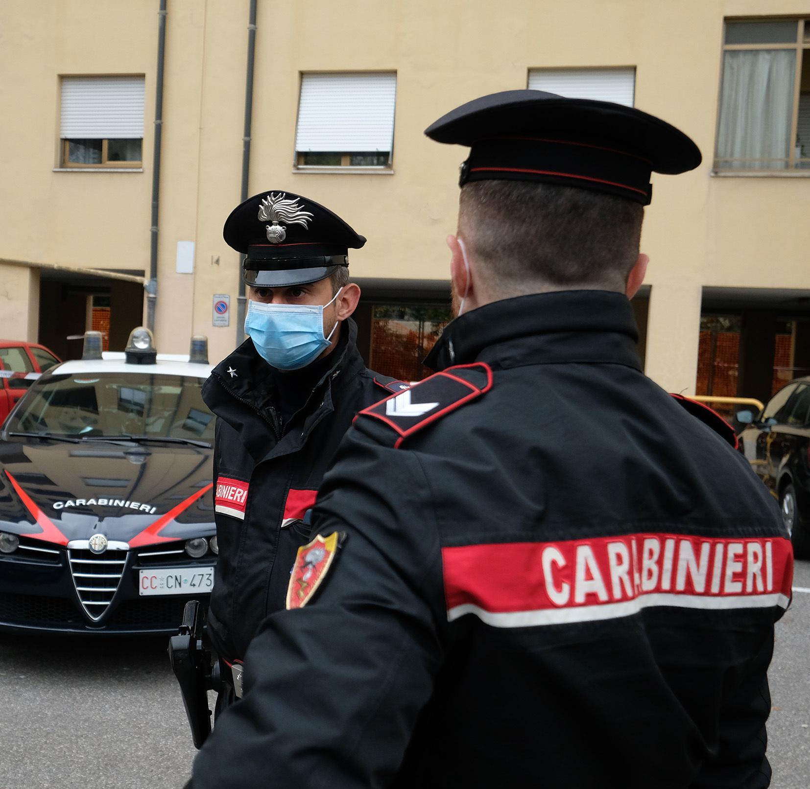 Compra La Droga E Si Scaglia Contro I Carabinieri