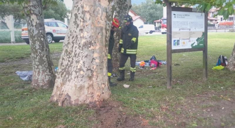 Colico Fulmine Colpisce Lalbero Sotto Cui Si Ripara 16enne Folgorato