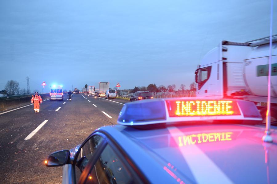 Schianto In Autostrada Muore Tra Le Lamiere Della Sua Auto