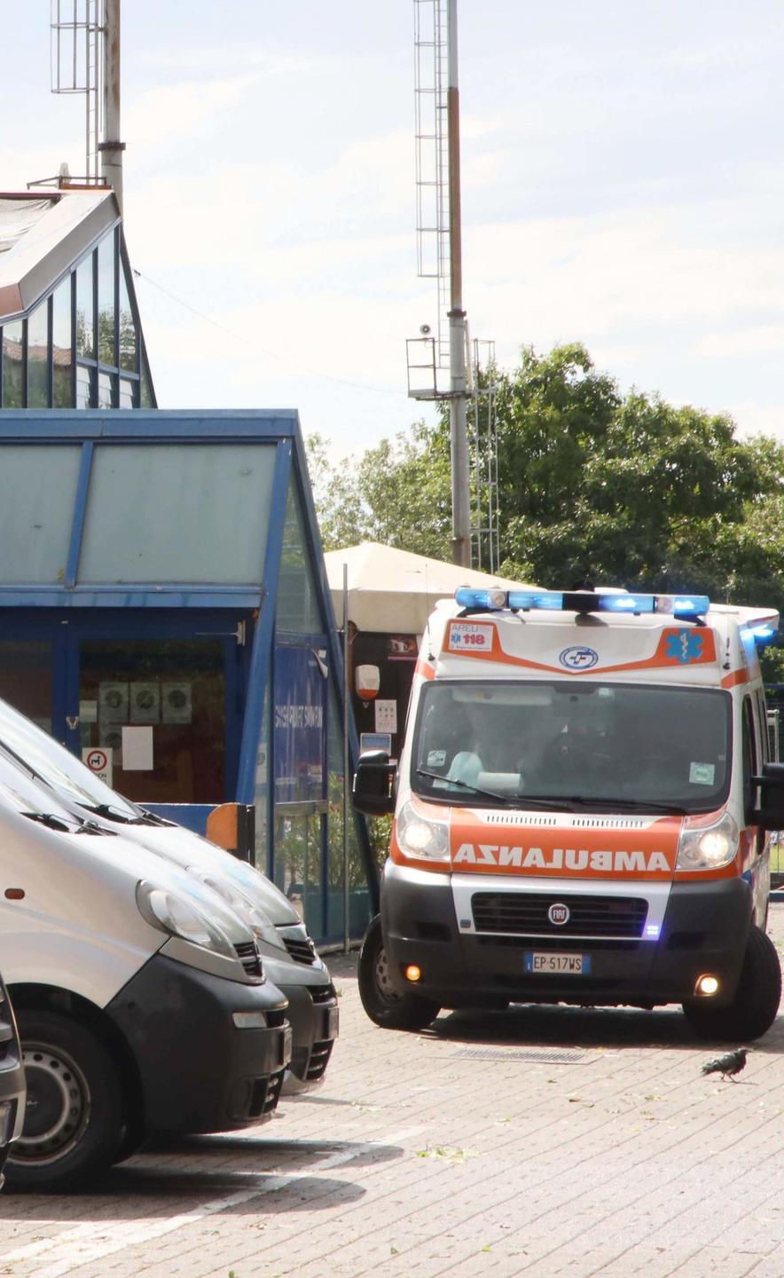 Brescia Bimbo Annegato In Piscina Genitori E Bagnini Si Rinfacciano