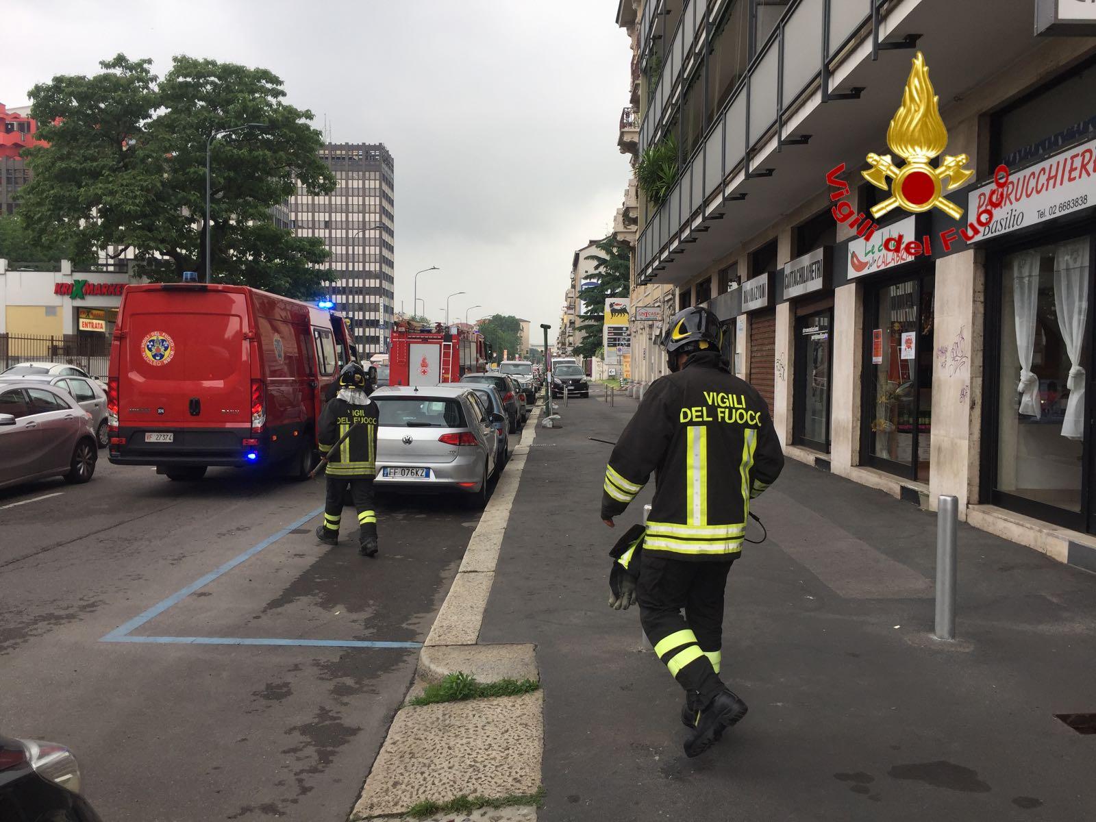 Rotto Tubo Del Gas In Via Murat Chiuso Un Tratto Di Strada Ed Evacuato