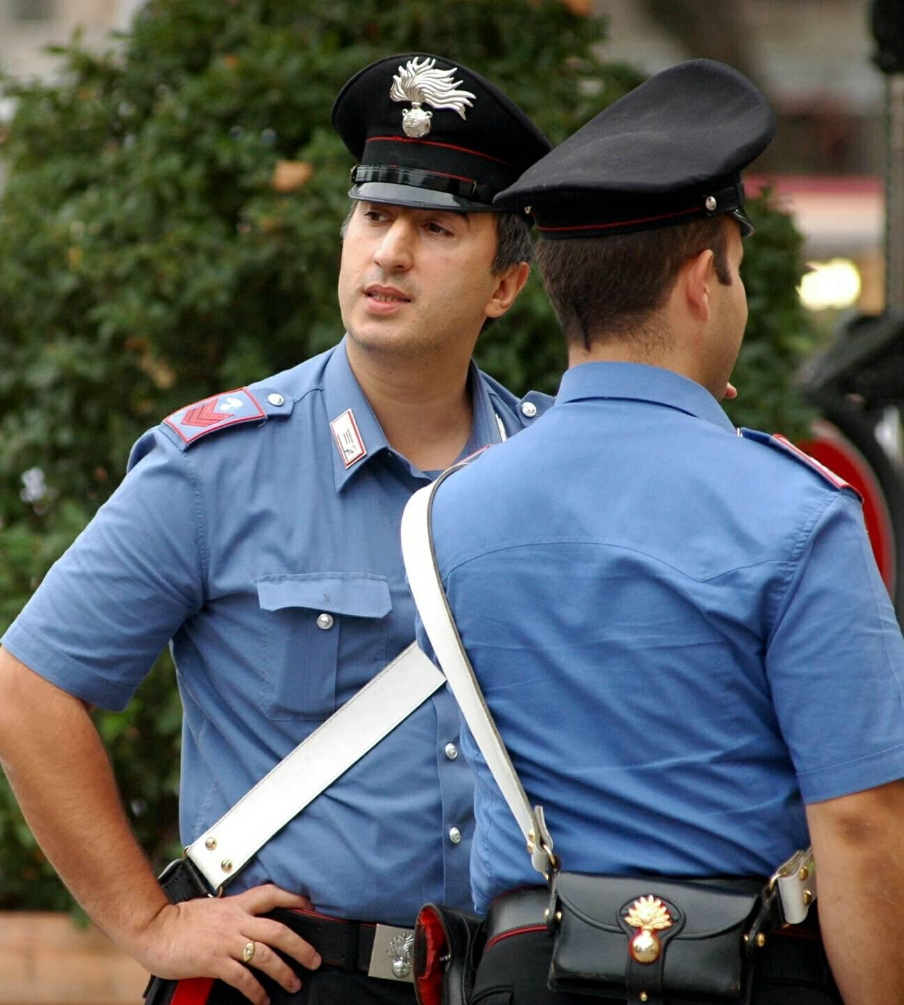 Trovato Morto Nella Vasca Da Bagno Con La Casa A Soqquadro Giallo A