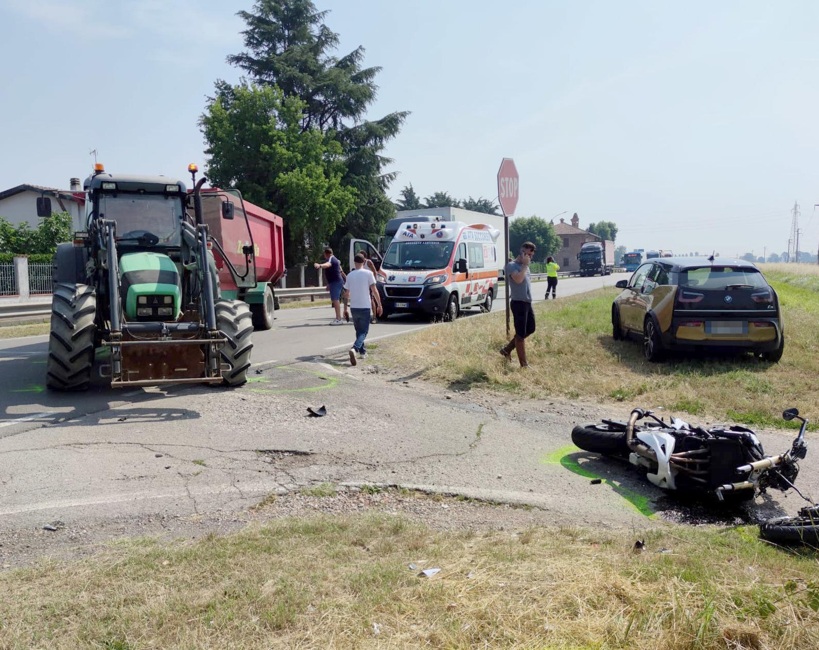 In Moto Finisce Contro Un Trattore Grave Enne