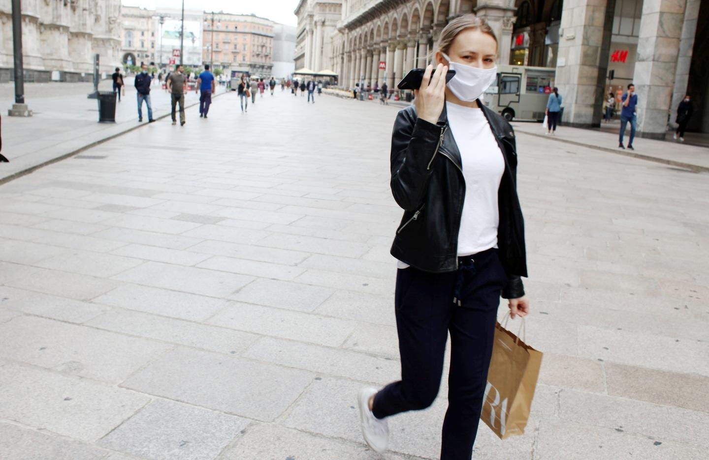 Covid In Lombardia Avanti Con La Mascherina Ok Al Calcetto Dal