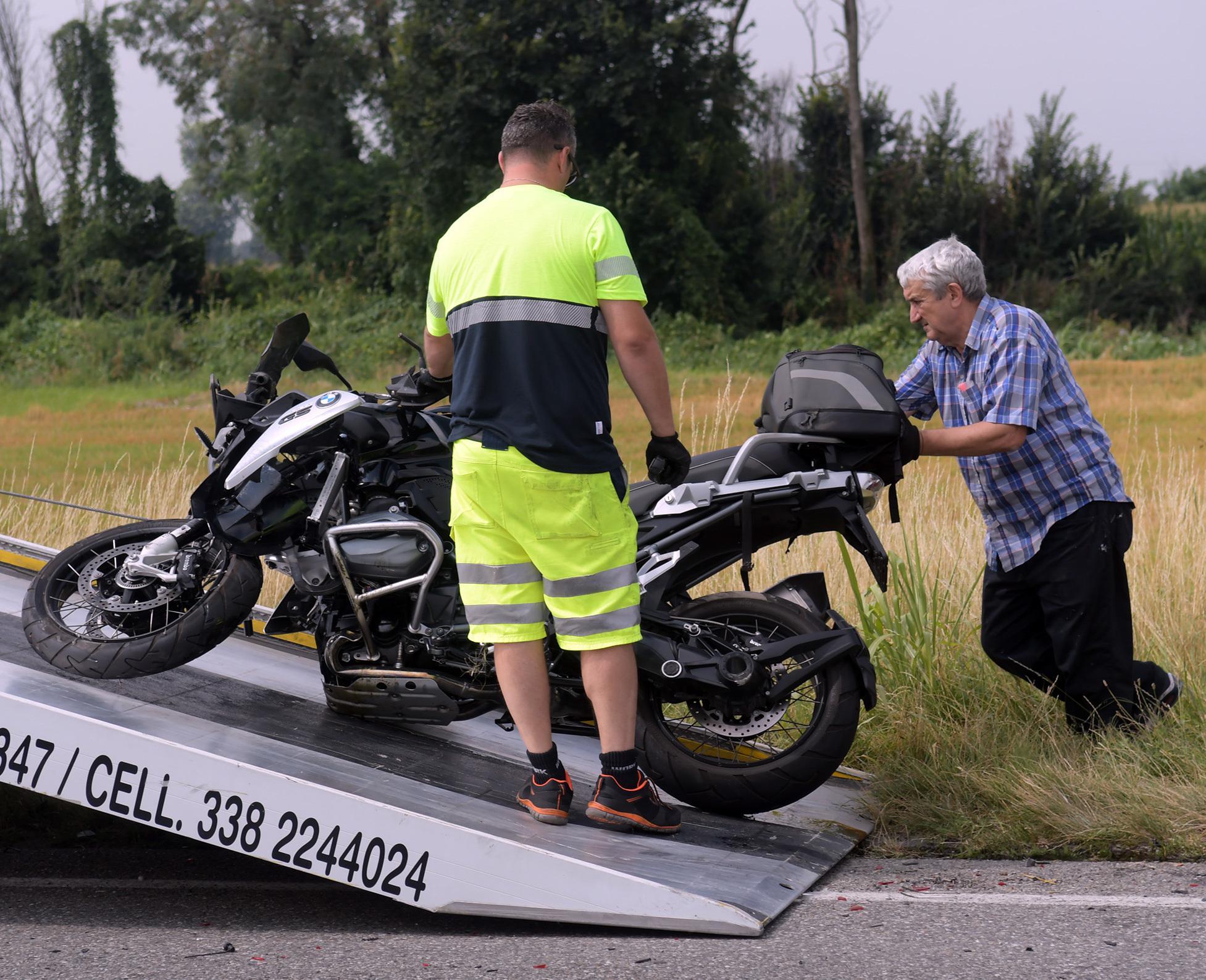 Scontro Auto Moto Sulla Provinciale Centauro In Ospedale