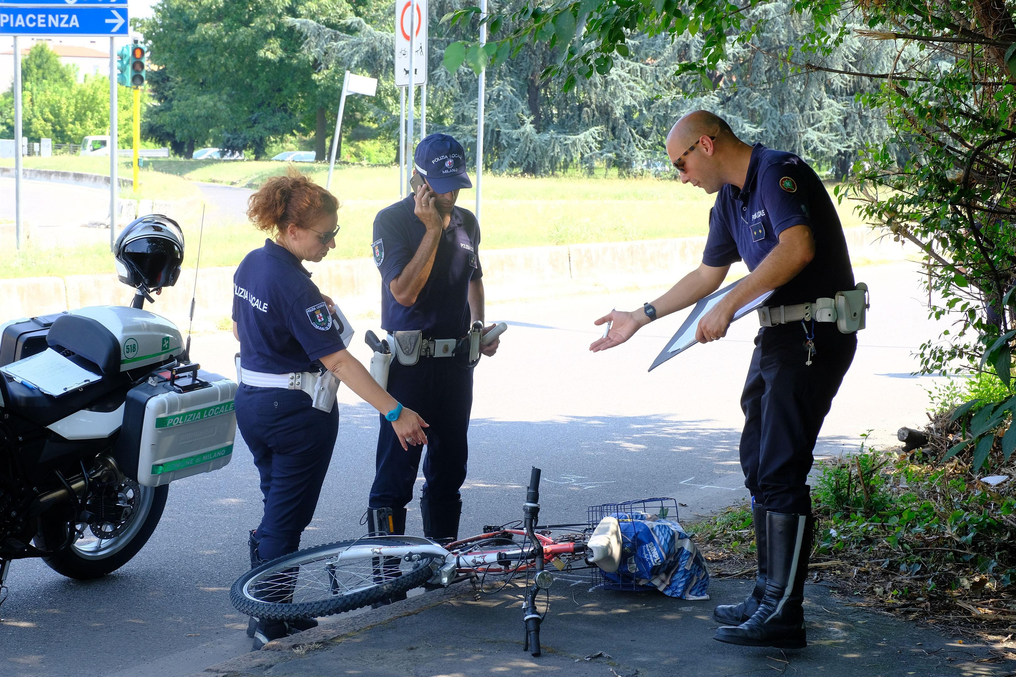 Travolge Ciclista E Scappa Grave Uomo Di Anni Caccia Al Pirata