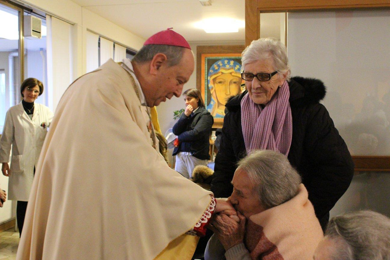 Como Colletta Straordinaria In Tutte Le Parrocchie Della Diocesi Per