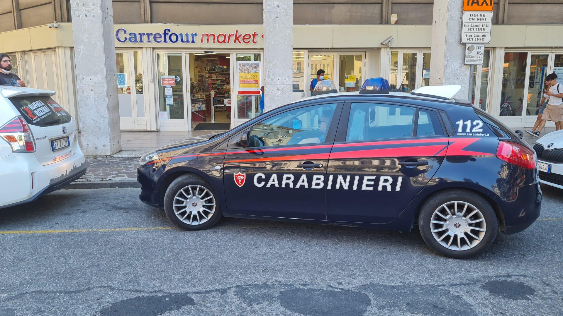 Mantova Ruba Al Supermercato E Poi Aggredisce Il Direttore