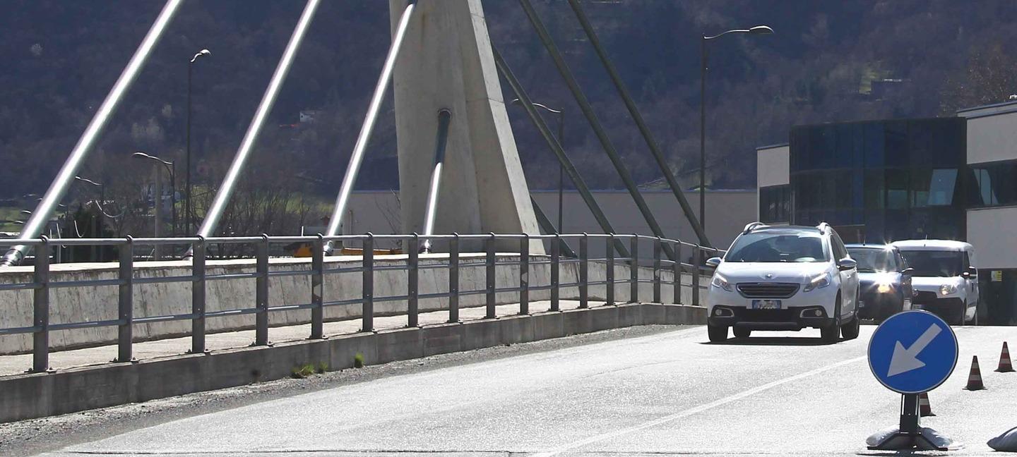 Ponte di Mantello servono lavori Ma così la viabilità è un caos