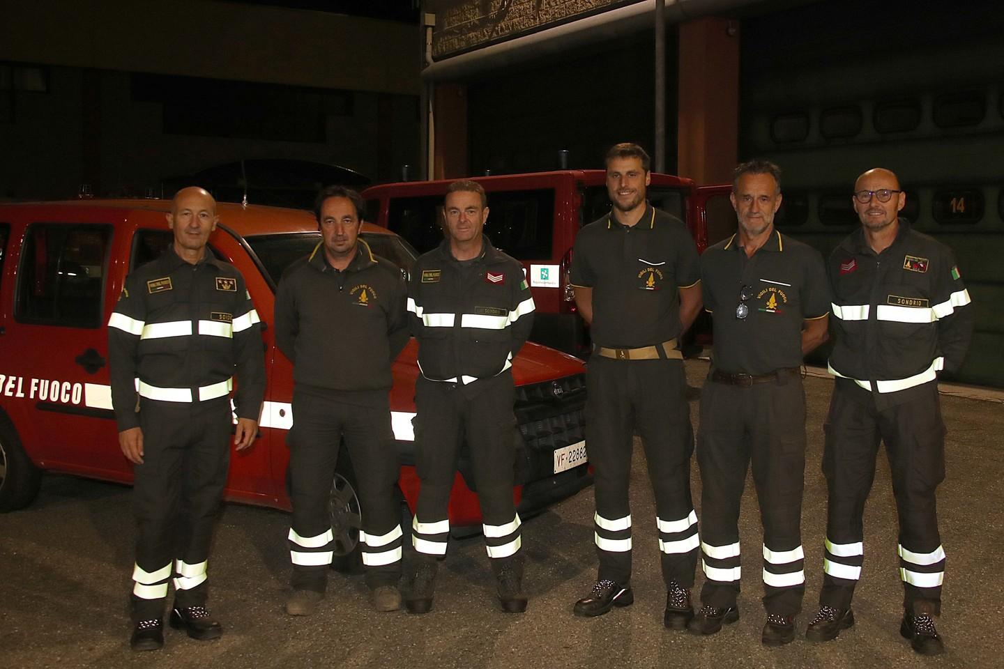 Vigili Del Fuoco E Mezzi Da Sondrio Nelle Marche Dopo Il Disastro