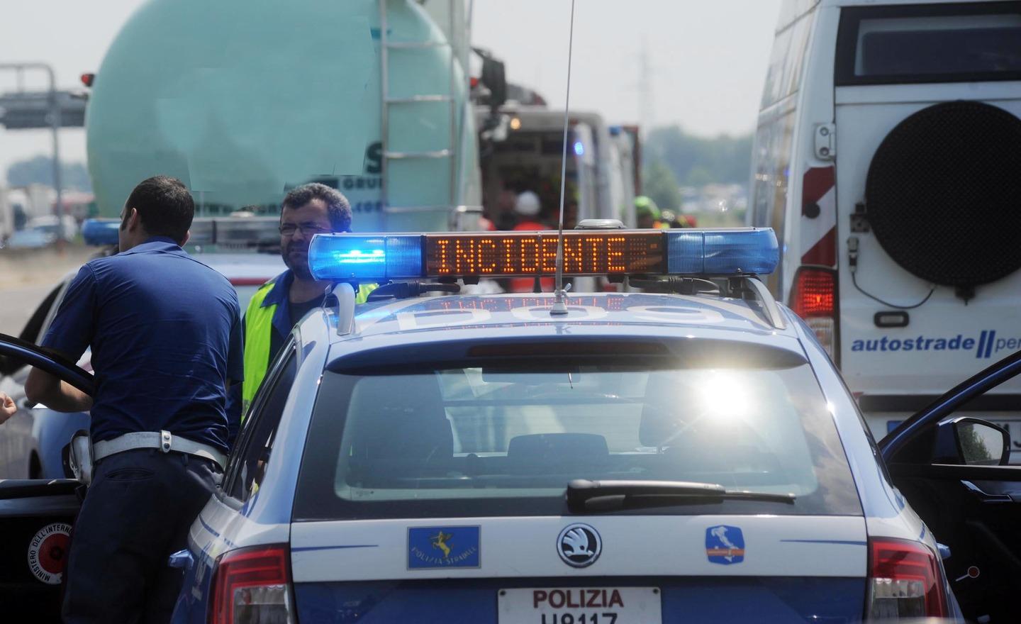 Investiti Sull A Da Un Camion Morti Sul Colpo Uno Dei Due Aveva