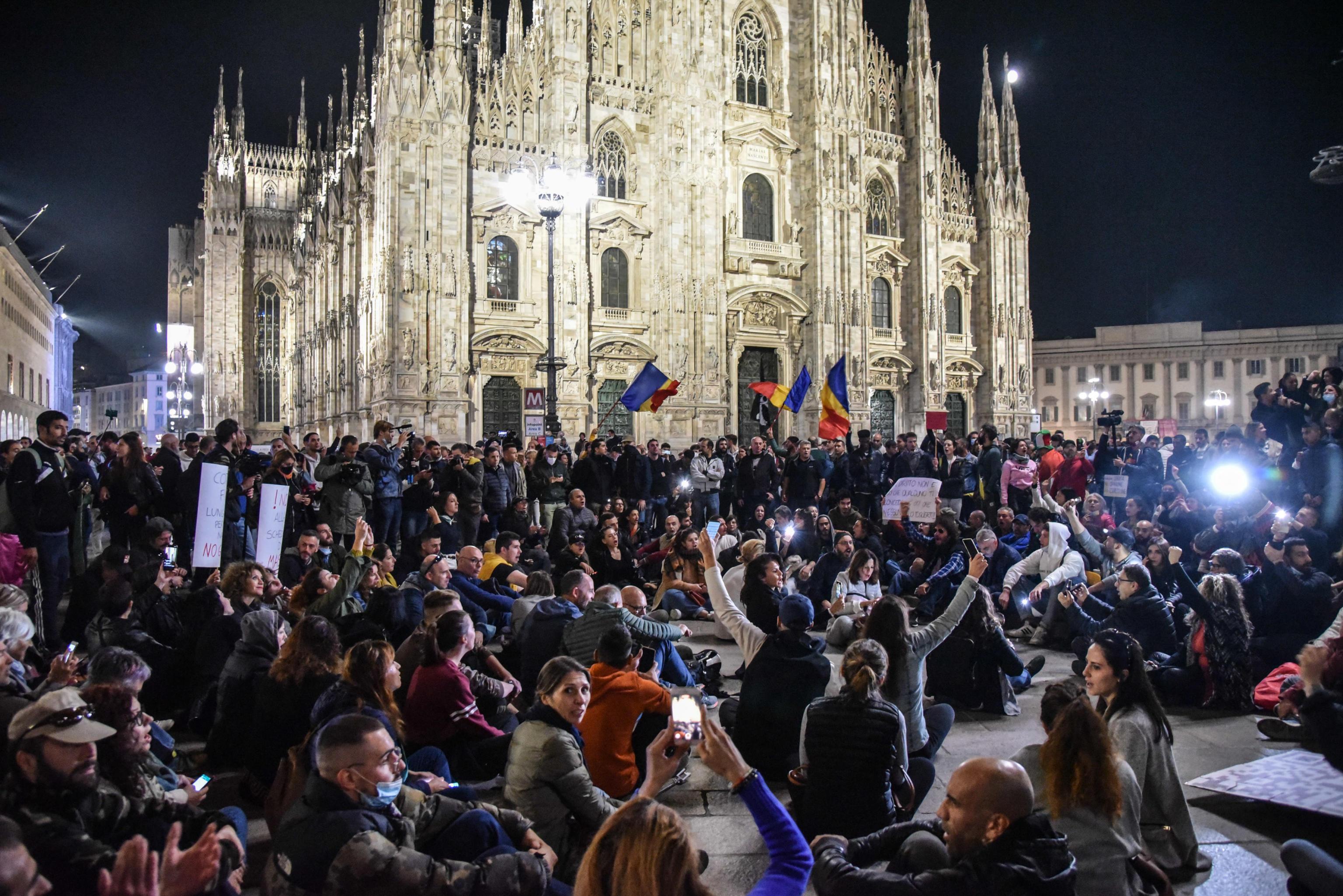 No Green Pass A Milano In 8mila Al Corteo Momenti Di Tensione E