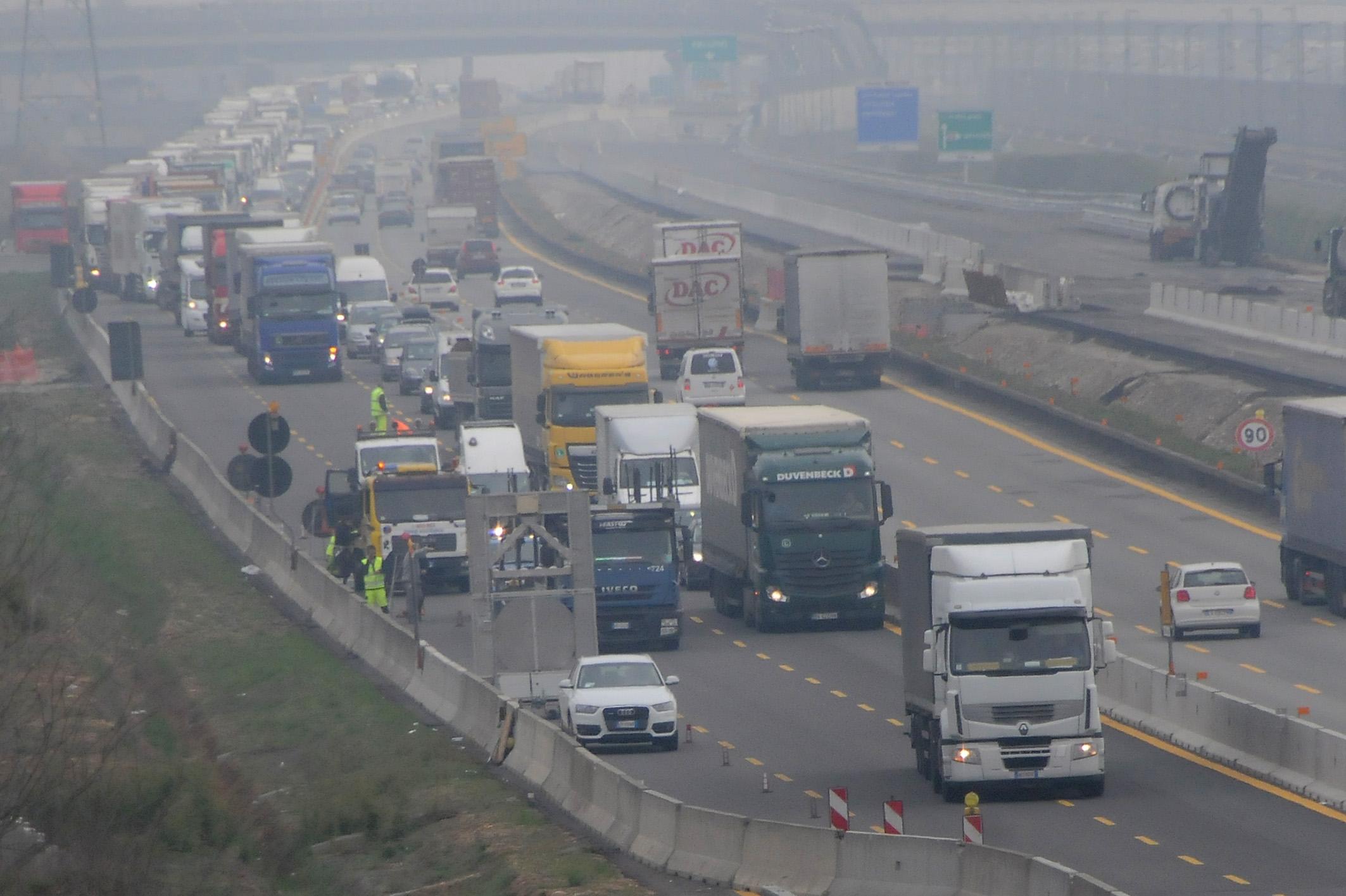 Incidente In A4 Tra Marcallo E Arluno Lunghe Code Traffico In Tilt