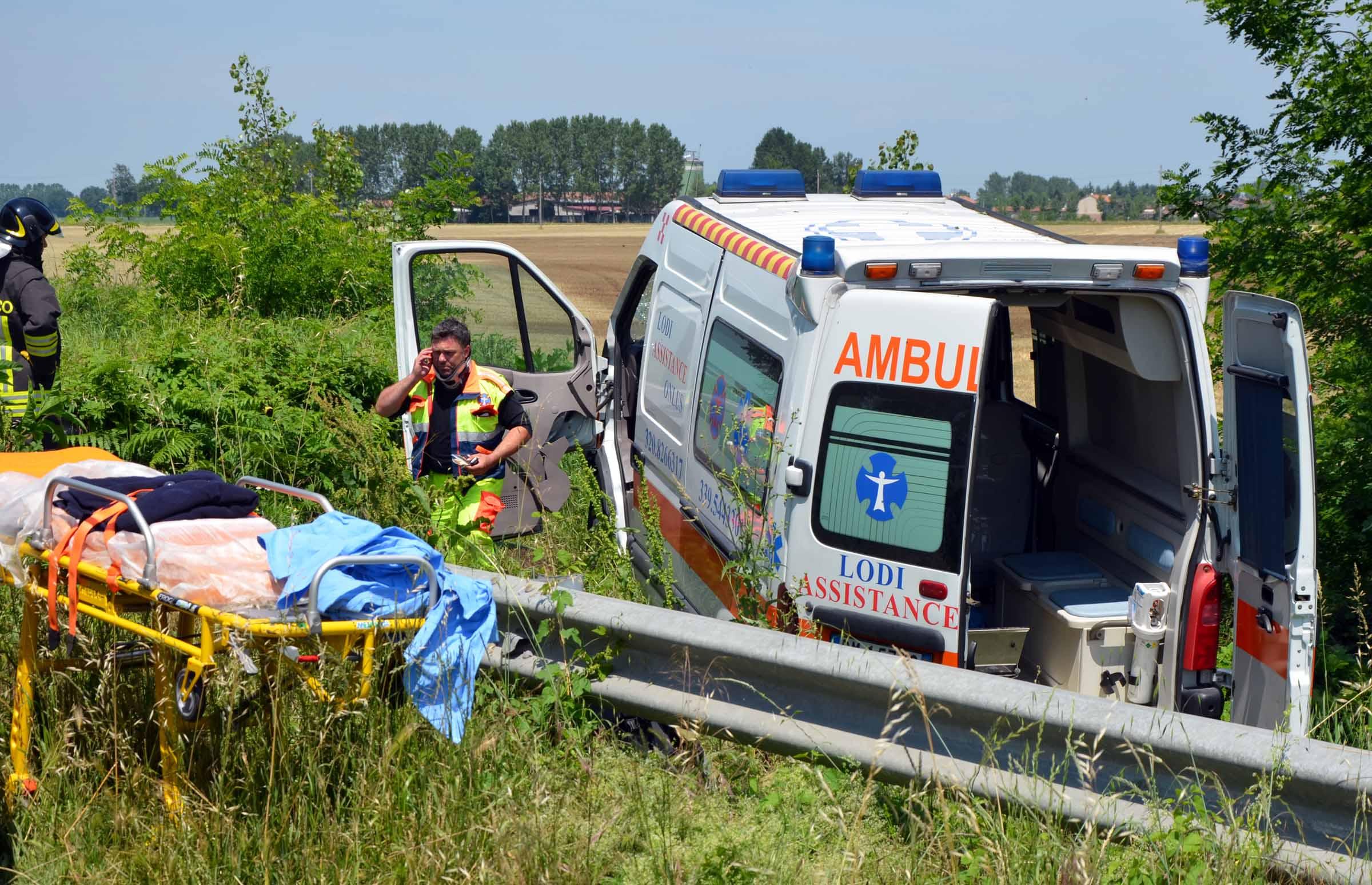 Parabiago Si Scontra Con Un Auto E Cade Dallo Scooter Trauma Cranico