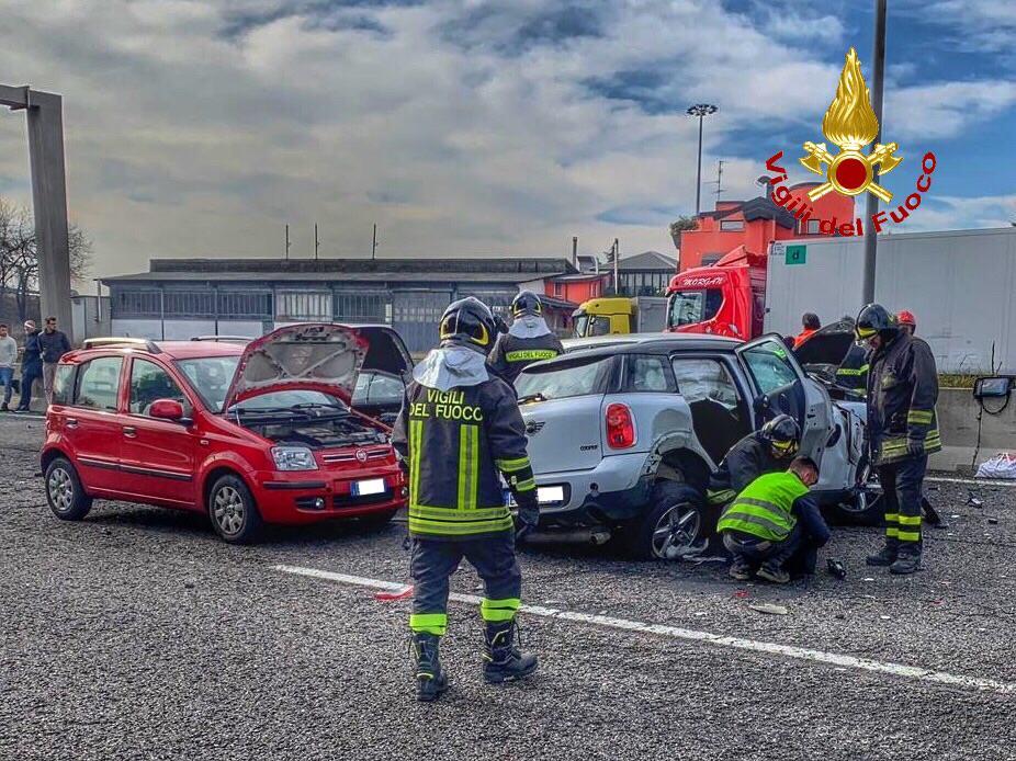 Carate Brianza Scontro Fra Tre Auto Sulla Statale 36 Traffico Bloccato