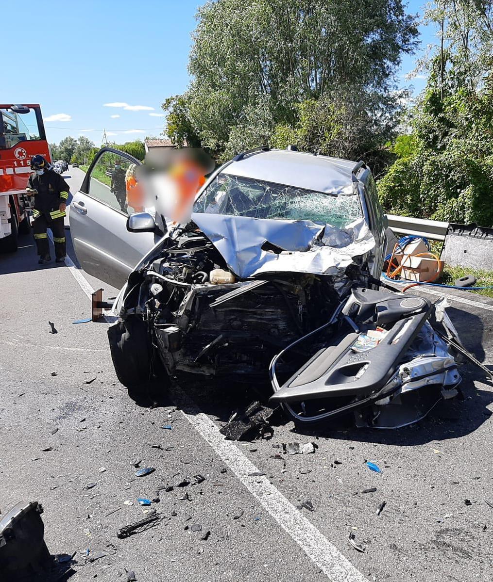 Frontale Con Un Camion Muore Automobilista