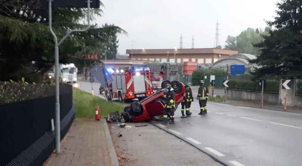 Bulciago Si Ribalta Con L Auto Sulla Briantea Muore Enne