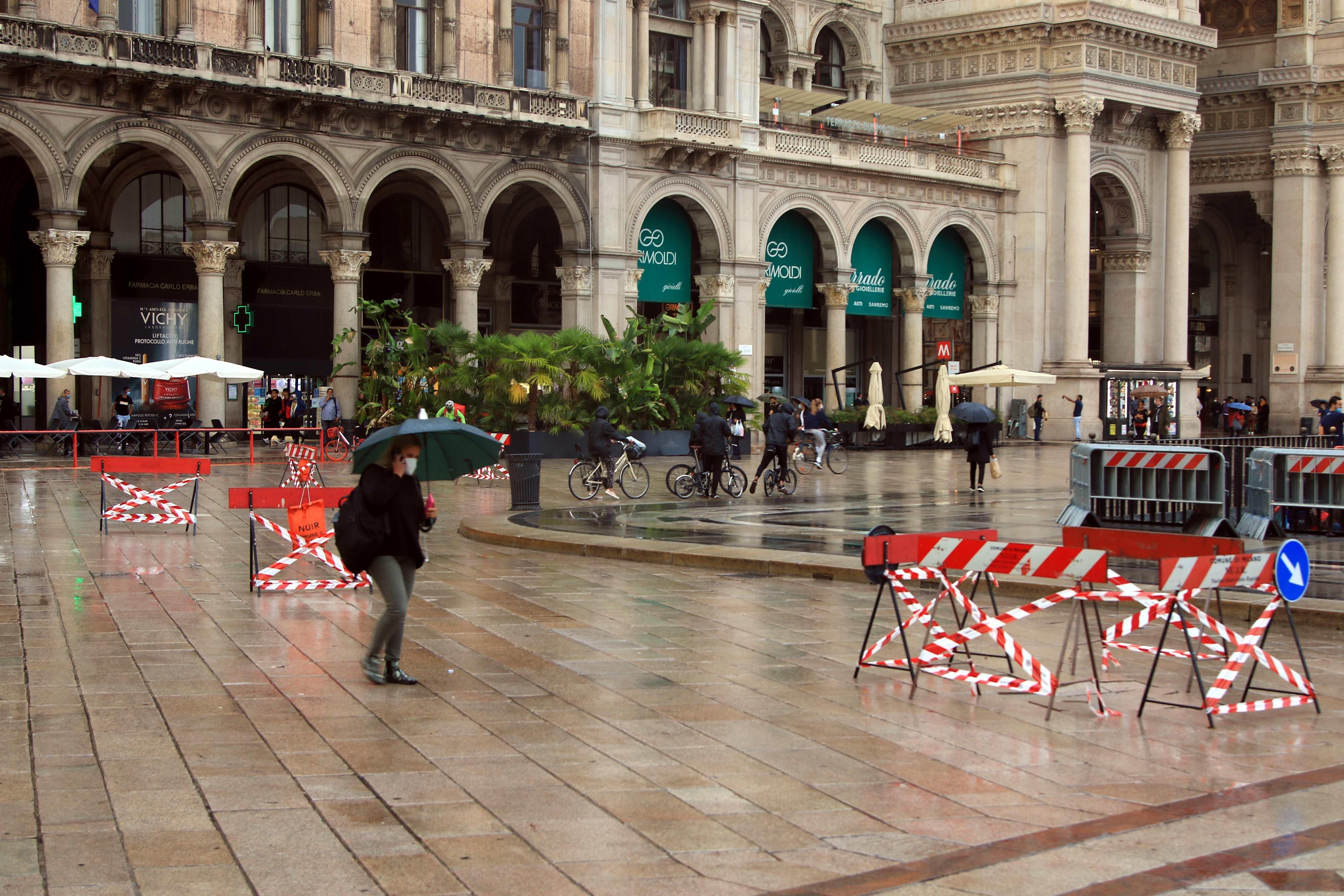 Strade Allagate E Danni Anche In Piazza Duomo