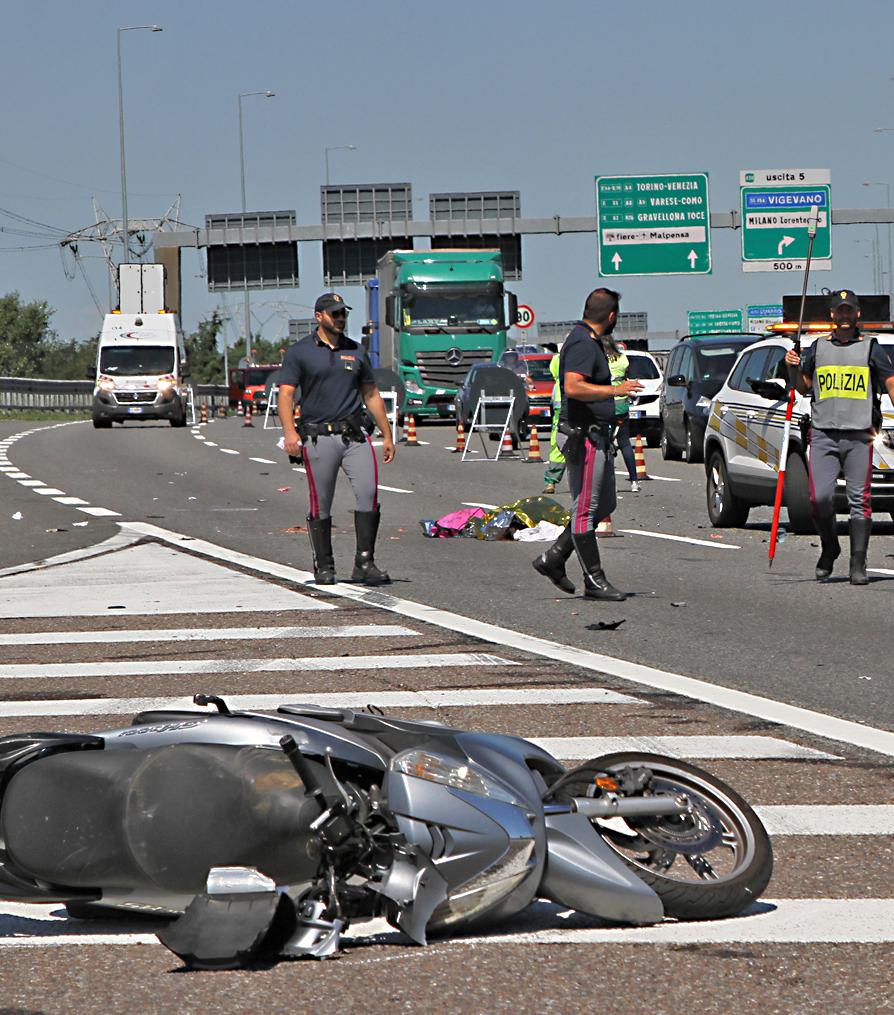 Un Urto Cade Da Scooter In Tangenziale Ovest Maria Rita Musico