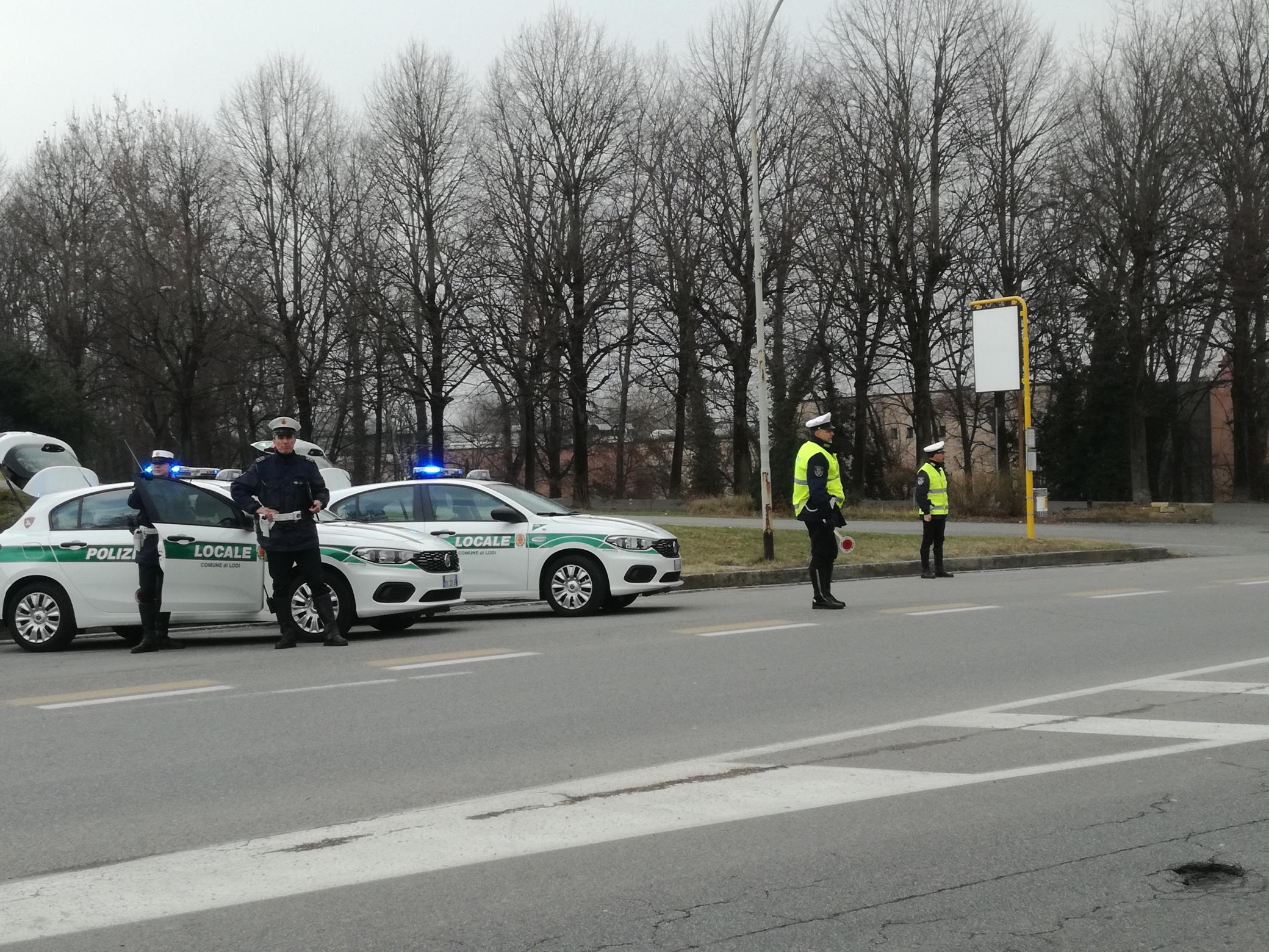 Lodi Incidente Fra Auto E Camion Alla Rotatoria Killer Ferite Due Donne