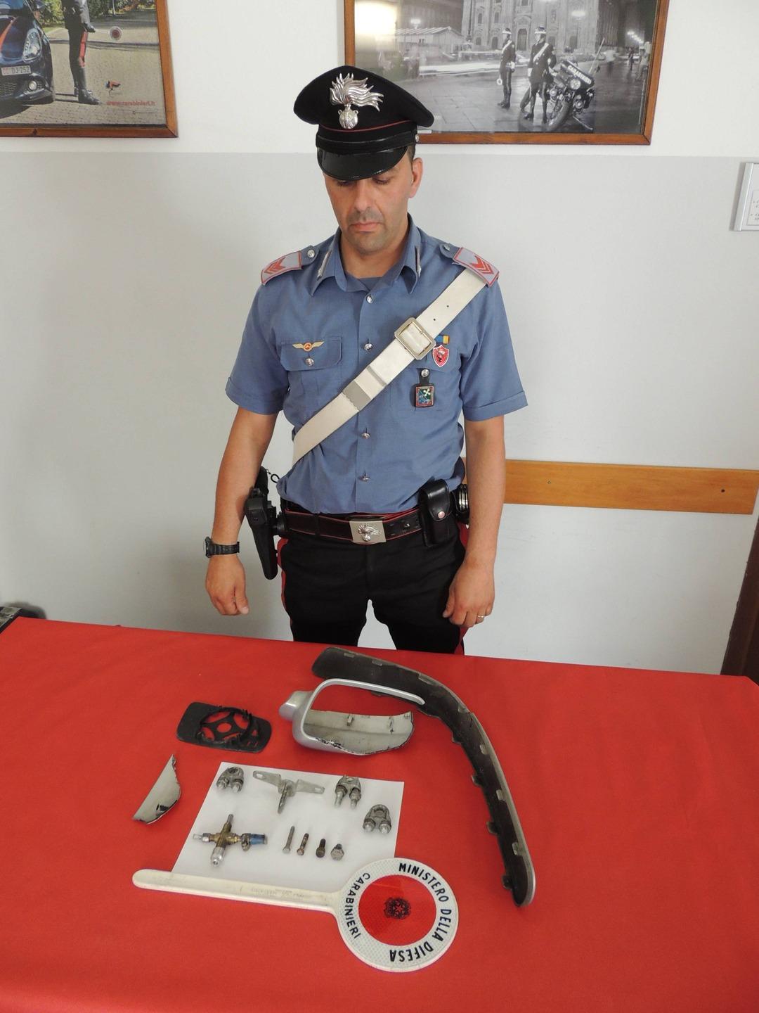 Pavia Tentano La Truffa Dello Specchietto Arrestati