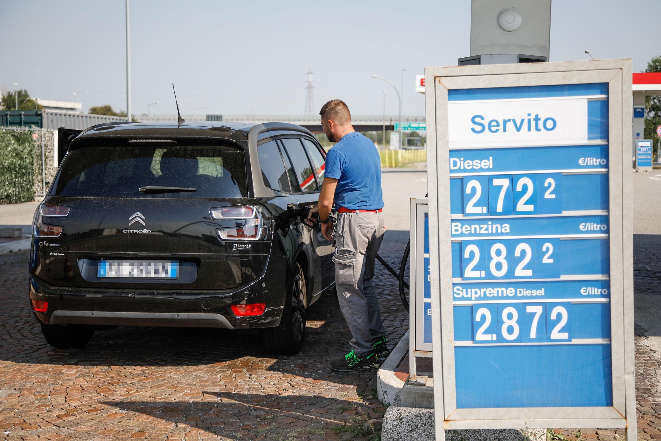 Ferragosto Benzina A Euro Al Litro Sulla A Varese Milano Prezzi