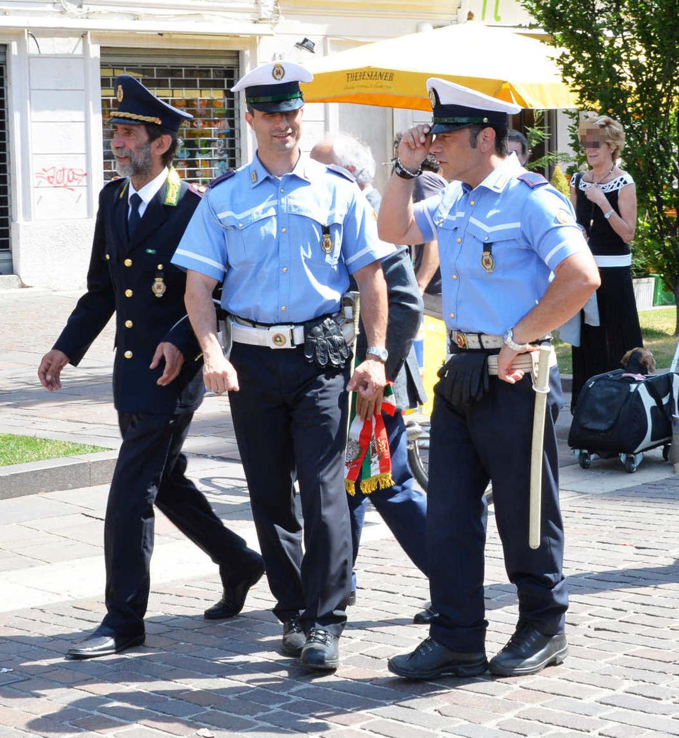 Mozziconi a terra a Saronno fioccano le multe già incassati 1 500 euro