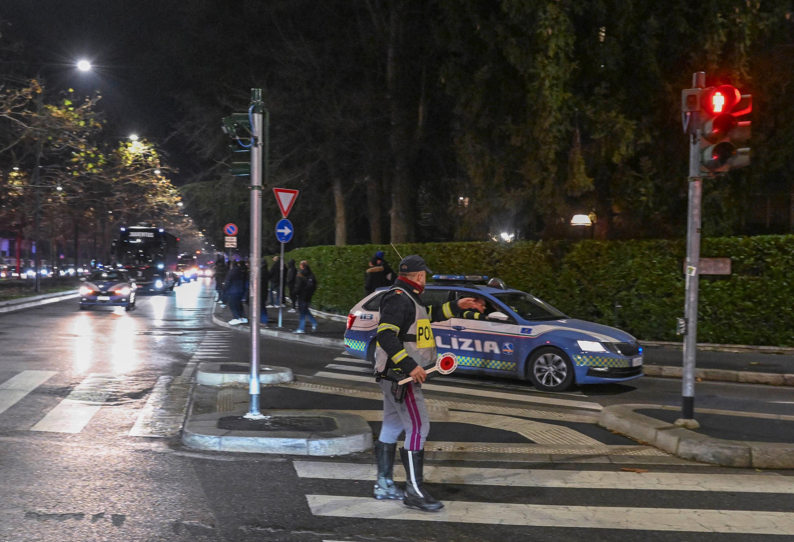 Giovane Tifoso Juventino Sorpreso Con Un Fumogeno Daspo Di Un Anno