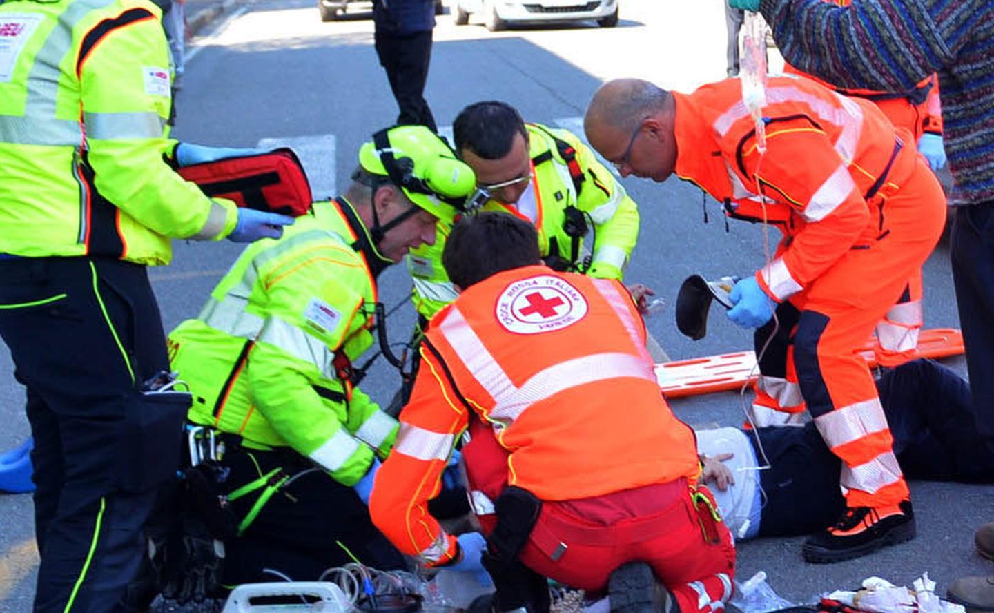 Investita Da Un Auto Mentre Attraversa Vicino Alle Strisce Grave