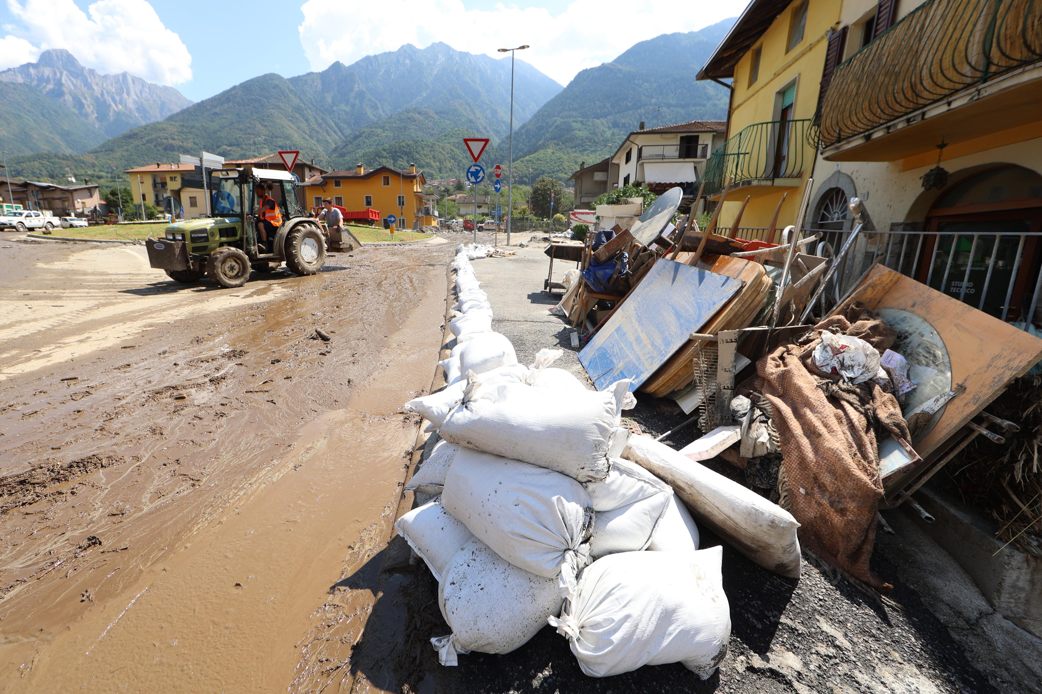 Maltempo Nel Bresciano In Valle Camonica Si Torna A Scavare 230 Evacuati