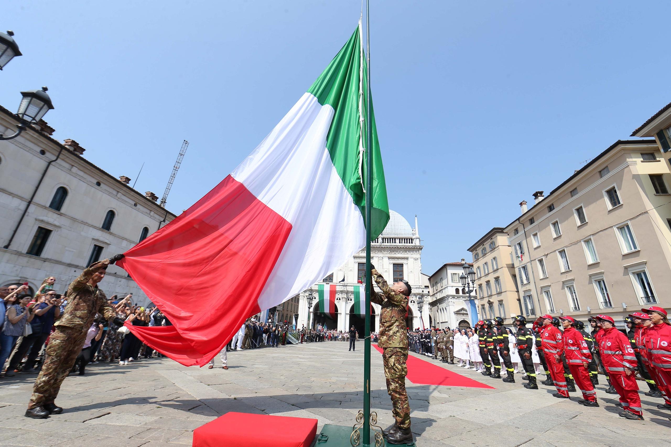 Festa Della Repubblica Le Celebrazioni In Piazza Della Loggia A