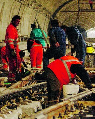 Frattura Sui Binari Della Metropolitana Latm Controlli Nei Tunnel