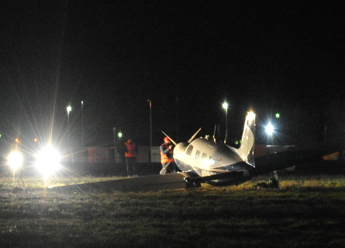 Milano Fuoco In Cabina Atterraggio D Emergenza Per Un Aereo A Linate