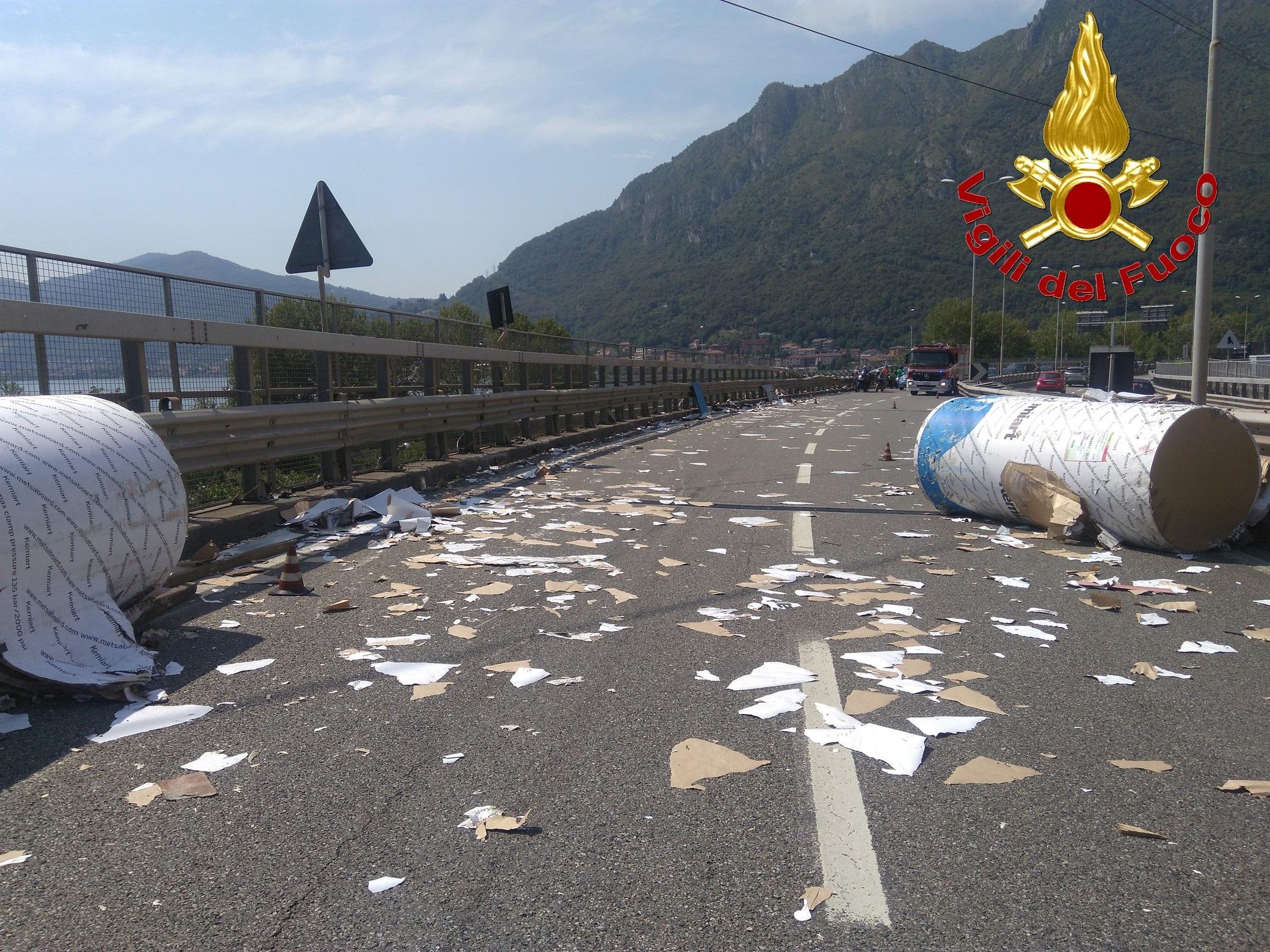 Camion Perde Il Carico In Superstrada Tragedia Sfiorata