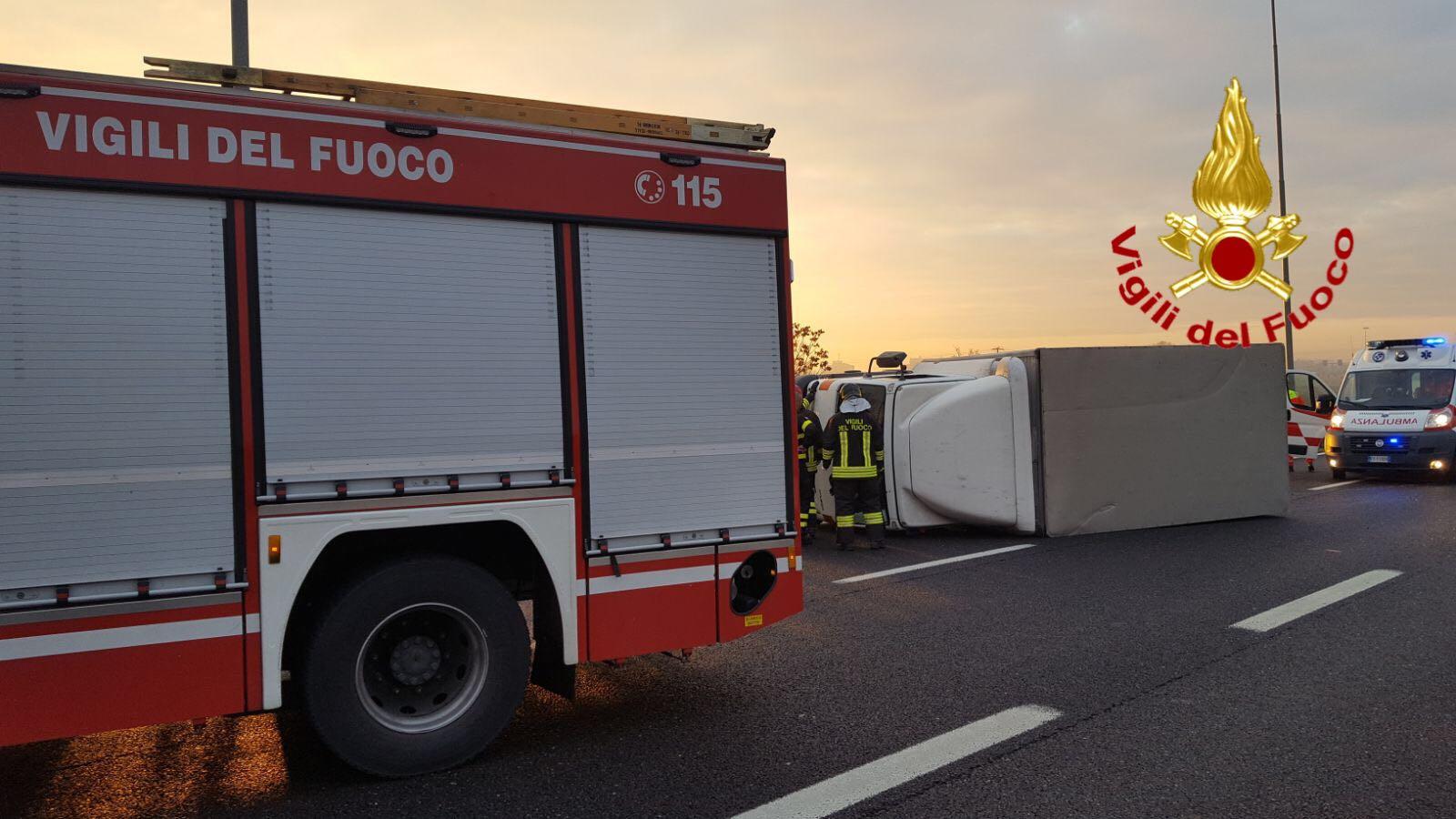 Incidente Sulla Tangenziale Est Camion Si Ribalta Traffico In Tilt VIDEO