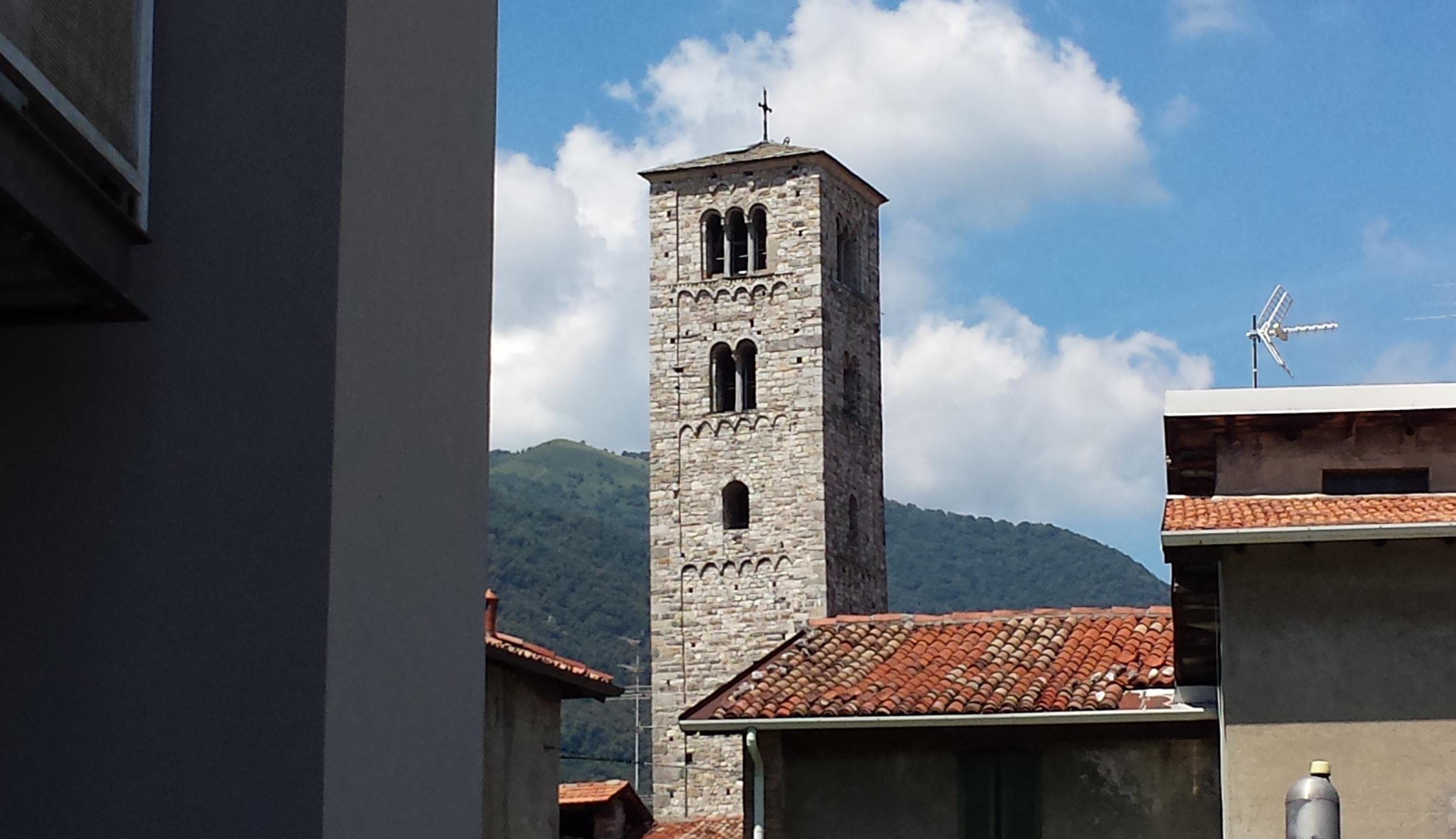 La Torre Di Santa Eufemia Si Inclina Il Simbolo Di Erba Pende Sempre