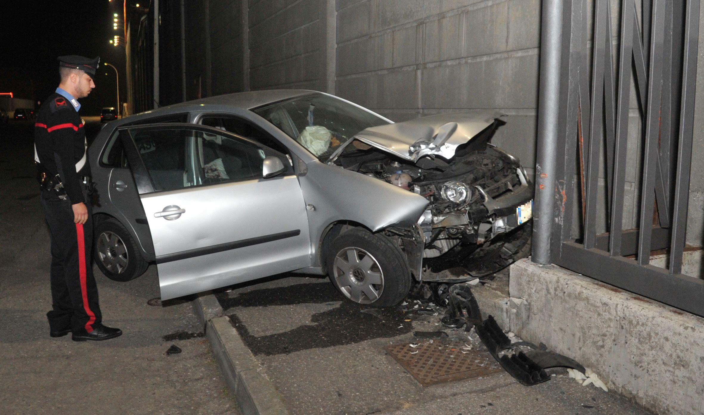 San Giuliano Perde Il Controllo Dell Auto E Sbatte Contro Un Muro